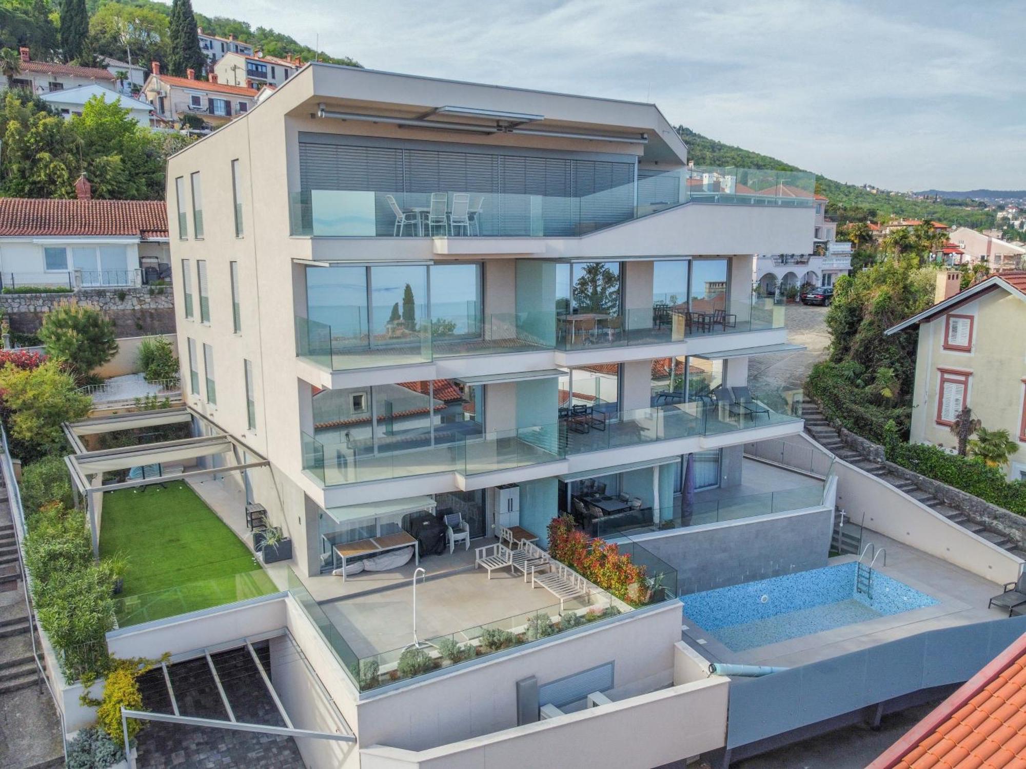 Exclusive Soho Center With Pool And Terrace Apartment